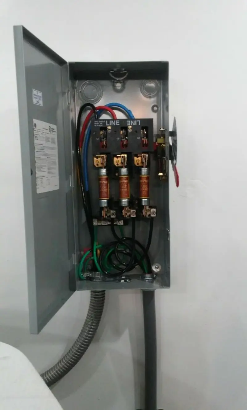 Three-phase disconnect switch installed for Smoke Detector Installation in Raeford